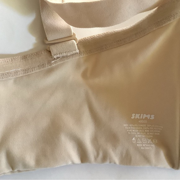 Skims Fits Everybody Strapless Bra 40DDD in Sand color, BA-BAN-3151 - Picture 14 of 14
